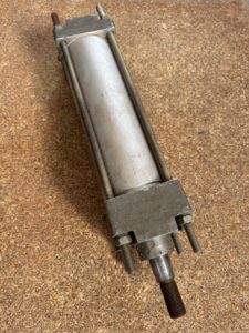 TGL 20747 pneumatischer Arbeitszylinder